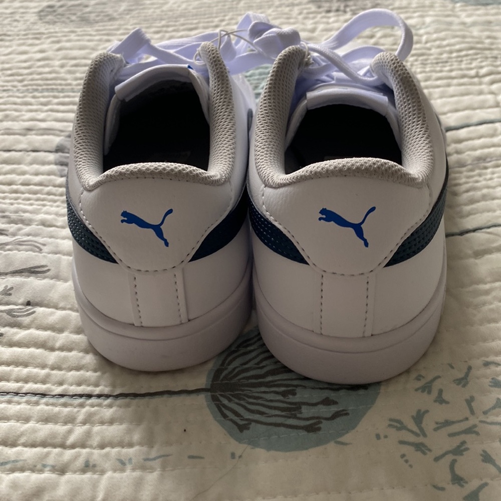 PUMA Women's Smash WNS V2 Leather Sneaker - Picture 3 of 6